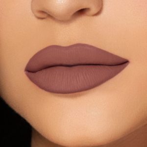 Kylie Matte Liquid Lipstick DOLCE K (гратис молив за усни)